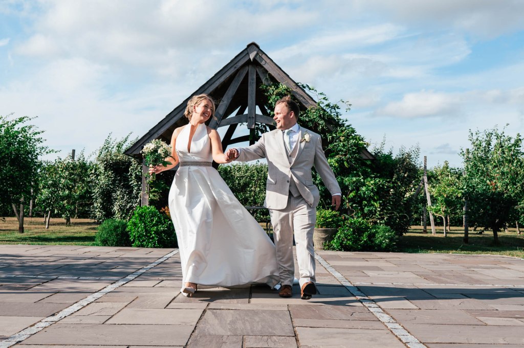 A Relaxed Summer Wedding at St Swithin’s Church, Lower Quinton & Cider Mill Barns, Stratford-upon-Avon – MATT &&nbsp;Louise